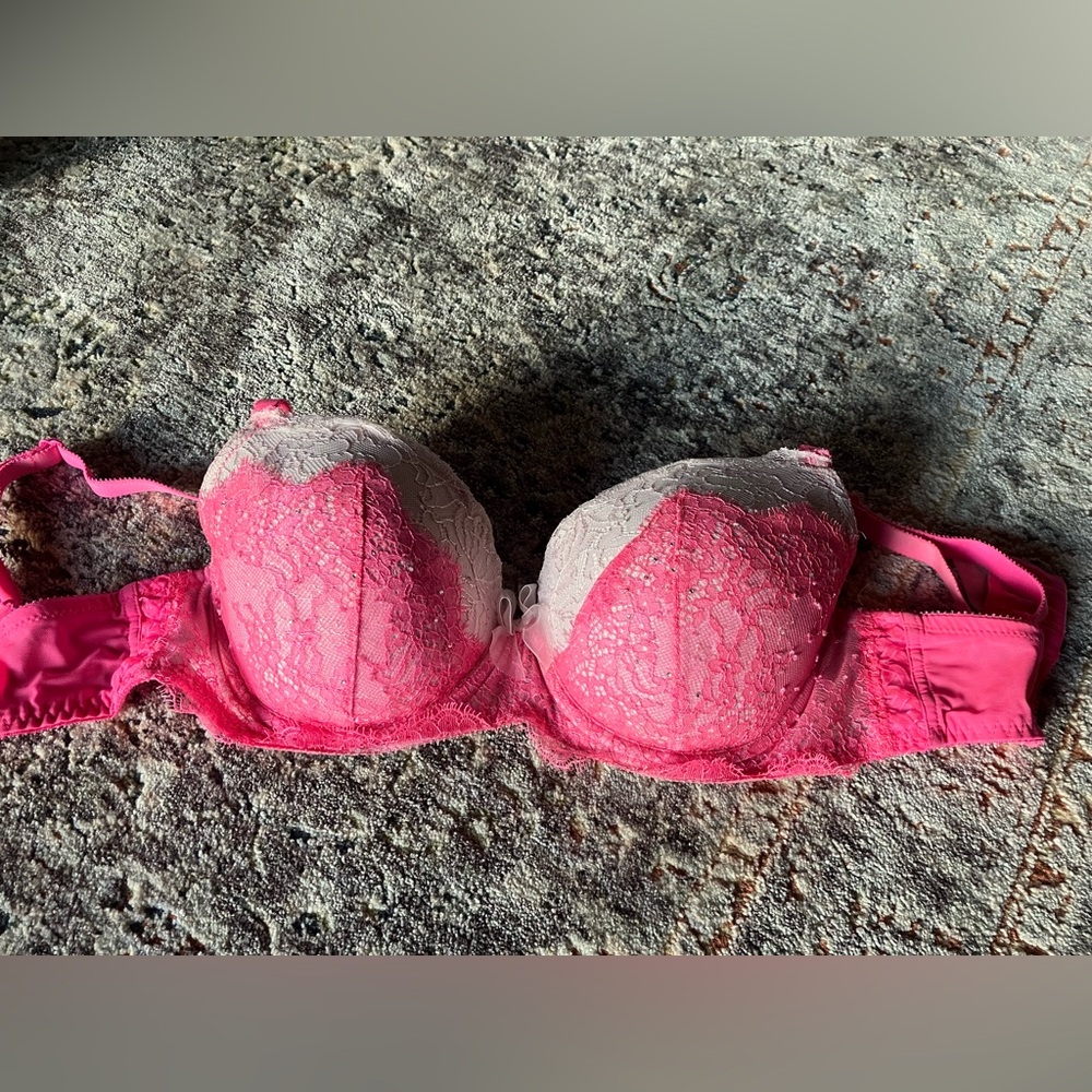 Victoria's Secret Pink and White Lace Bra